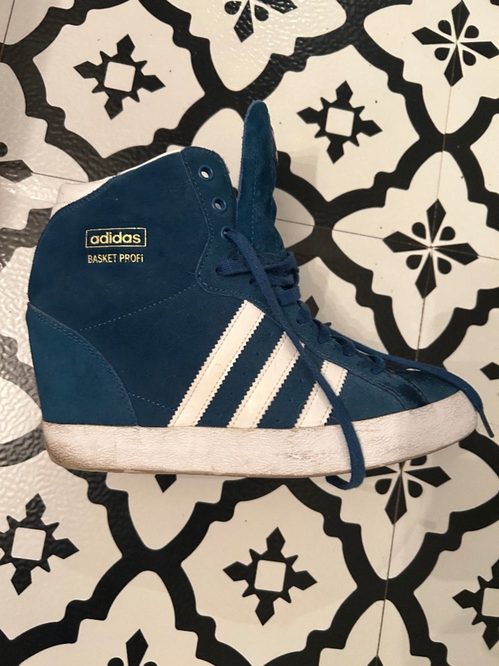 Adidas basket profi wedge in blue suede